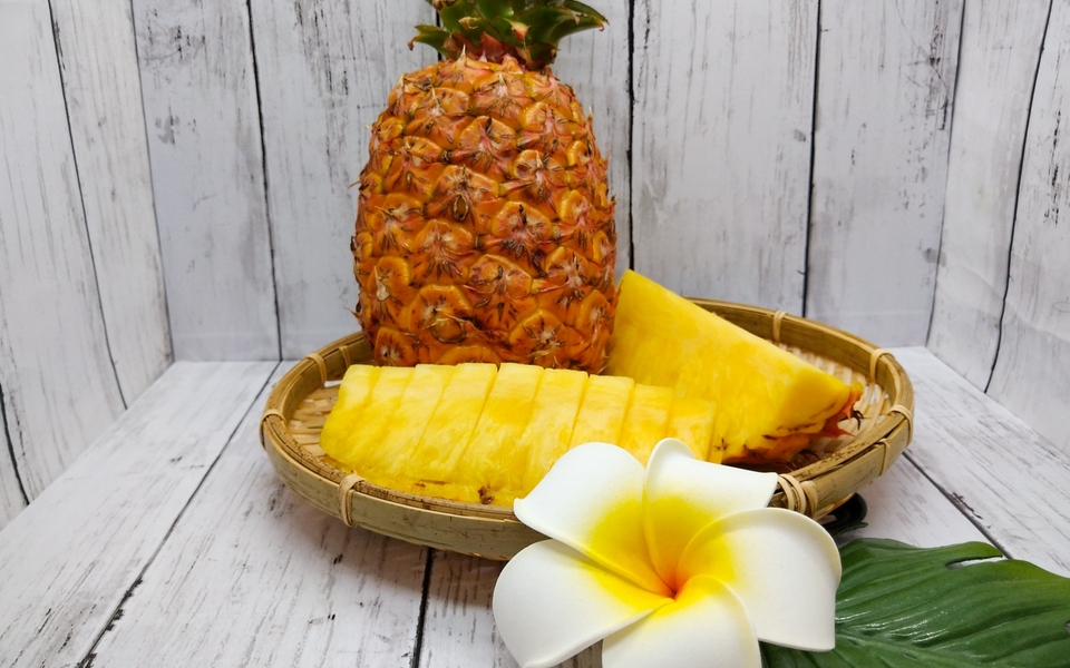 わしたショップオンライン2025年別送・沖縄LIFE冷蔵 琉堂 沖縄県産パイナップル 2.4kg ☆