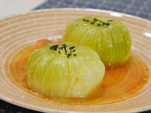 新玉ねぎの丸ごとレンジ蒸し ベーコンコンソメバター