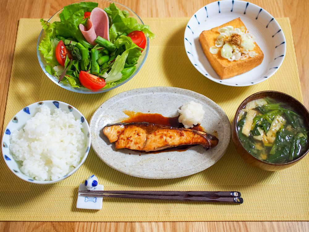 食材2品だけでも十分なメインに」料理家が教えるごはん作りがもっとラクになる考え方 - レタスクラブ