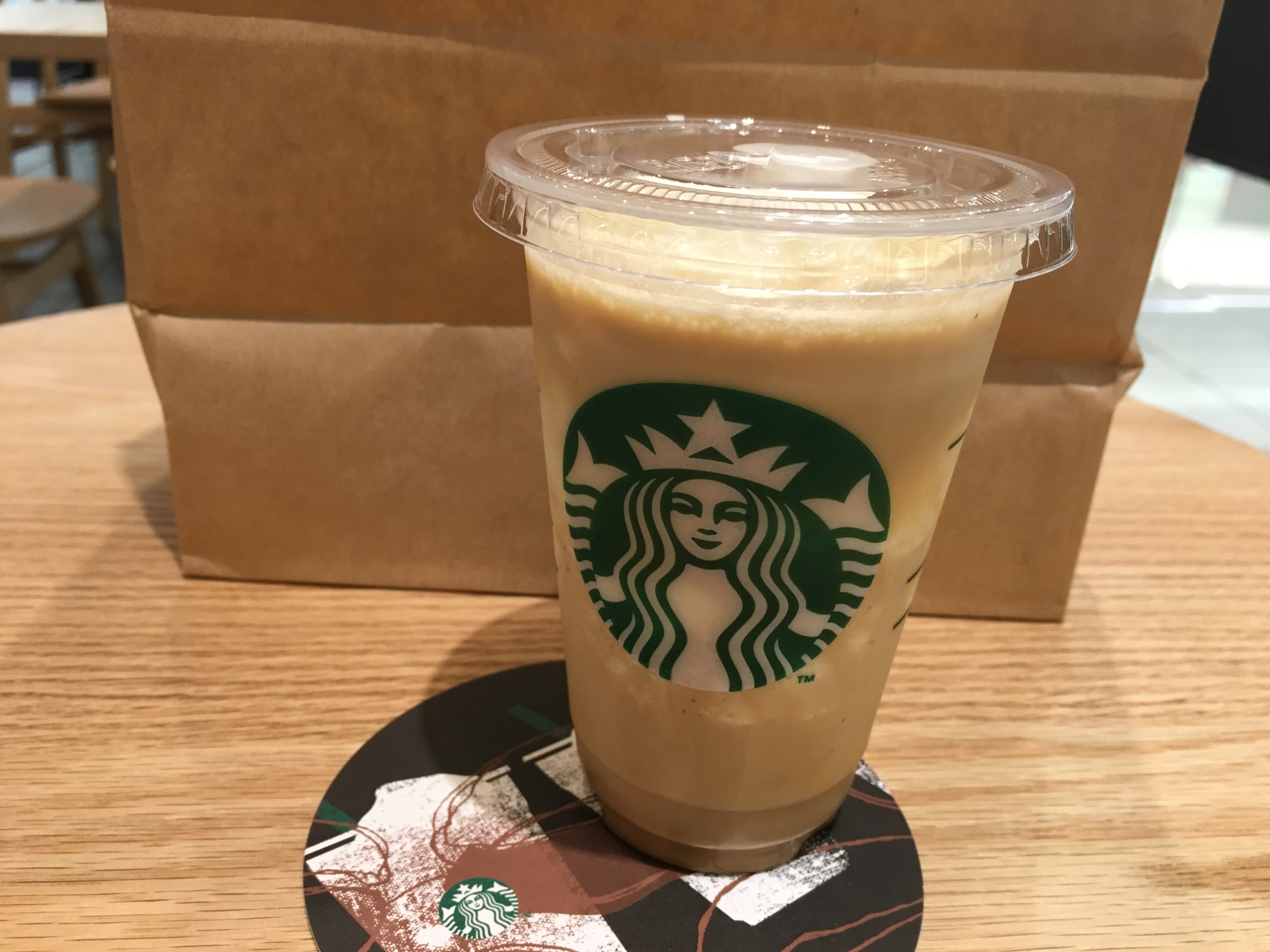 スタバのほろ苦くて、ほろ甘い「大人のフラペチーノ」こと「エスプレッソ アフォガート フラペチーノ」を飲んでみた - GIGAZINE