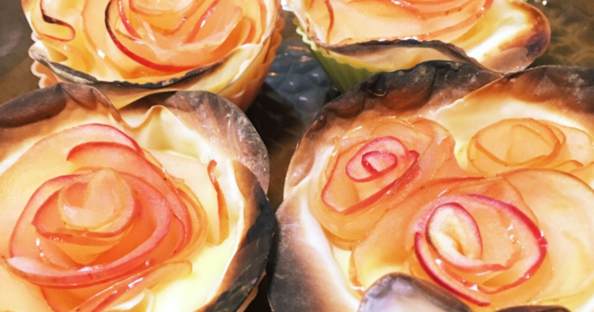 餃子の皮で♡薔薇のアップルパイ