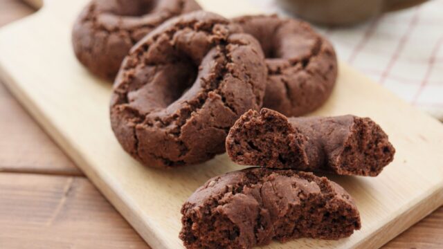 米粉とバナナだけ！卵も牛乳・豆乳なしで『究極の焼きドーナツ』をつくる方法 : 料理家あゆのダイエットごはん