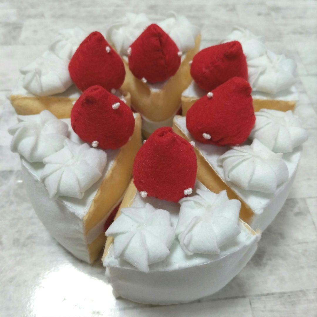 フェルト ままごと 苺のお誕生日ホールケーキ 白色 ろうそく４本 誕生祝 出産