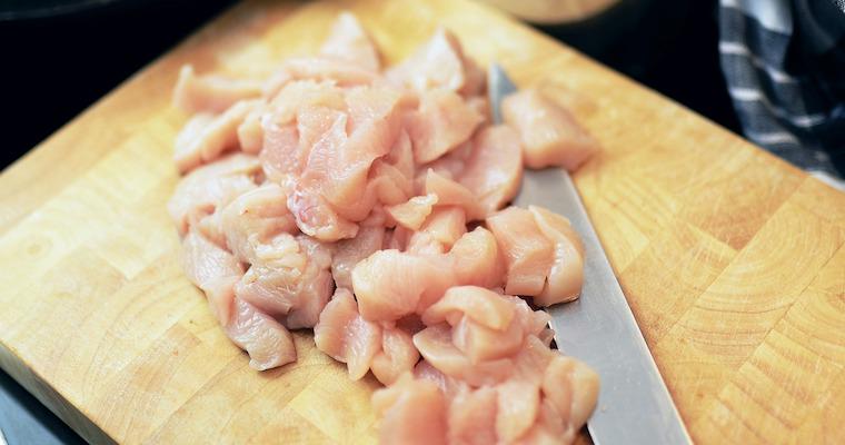 炊飯器で簡単！猫の水分補給にピッタリのチュール入り鶏肉スープ - 彩🐾猫の参考書