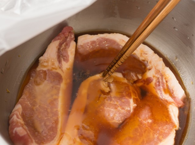 簡単にお肉を柔らかくする裏技④煮込みなど