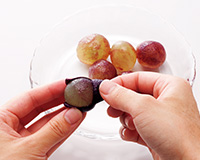 スプーンだけ！つるんと簡単巨峰の皮むき