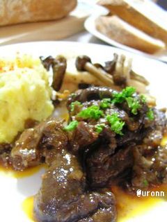 牛すじ肉の赤ワイン煮 – 明治屋 おいしい缶詰