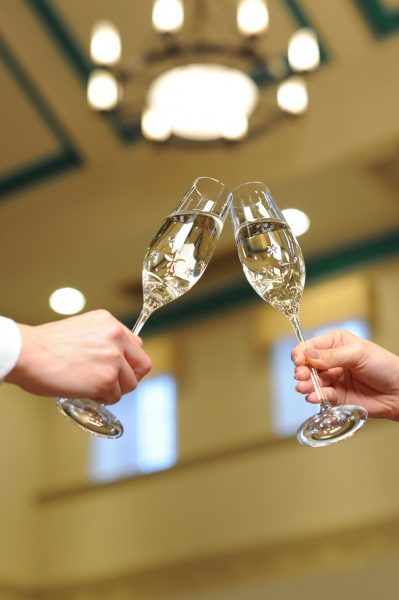 乾杯の席に最適なスパークリングワインおすすめ5選！乾杯マナー等についても解説 - メローネ