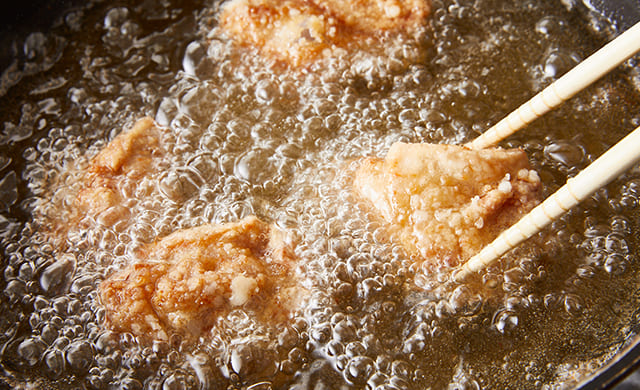 電子レンジで簡単！揚げずに作れる唐揚げのレシピ