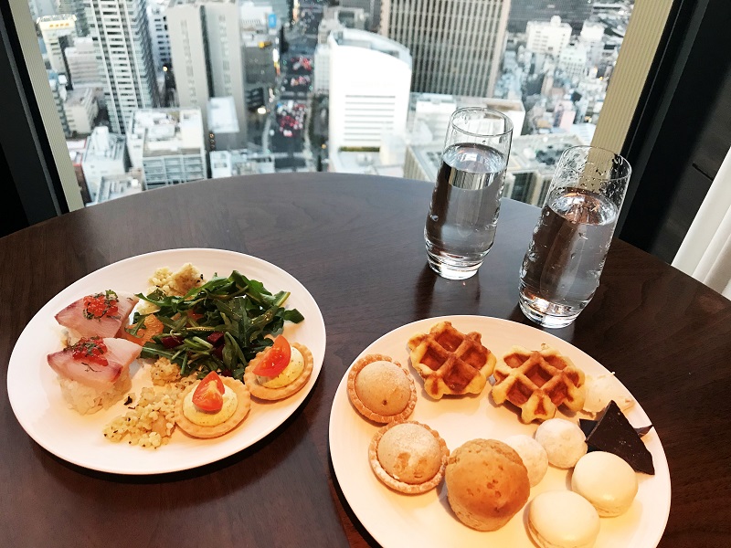 大阪の洗練されたエリアにそびえ立つ「コンラッド大阪」の “フューシャピンク・アフタヌーンティー”で限定のTWG紅茶を嗜んできた@40スカイバー&ラウンジ - インドネシアは常に夏🇮🇩