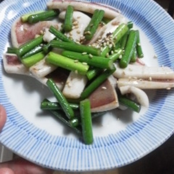 イカとにんにくの芽のオイスター炒め - 週末シェフの家呑みレシピ