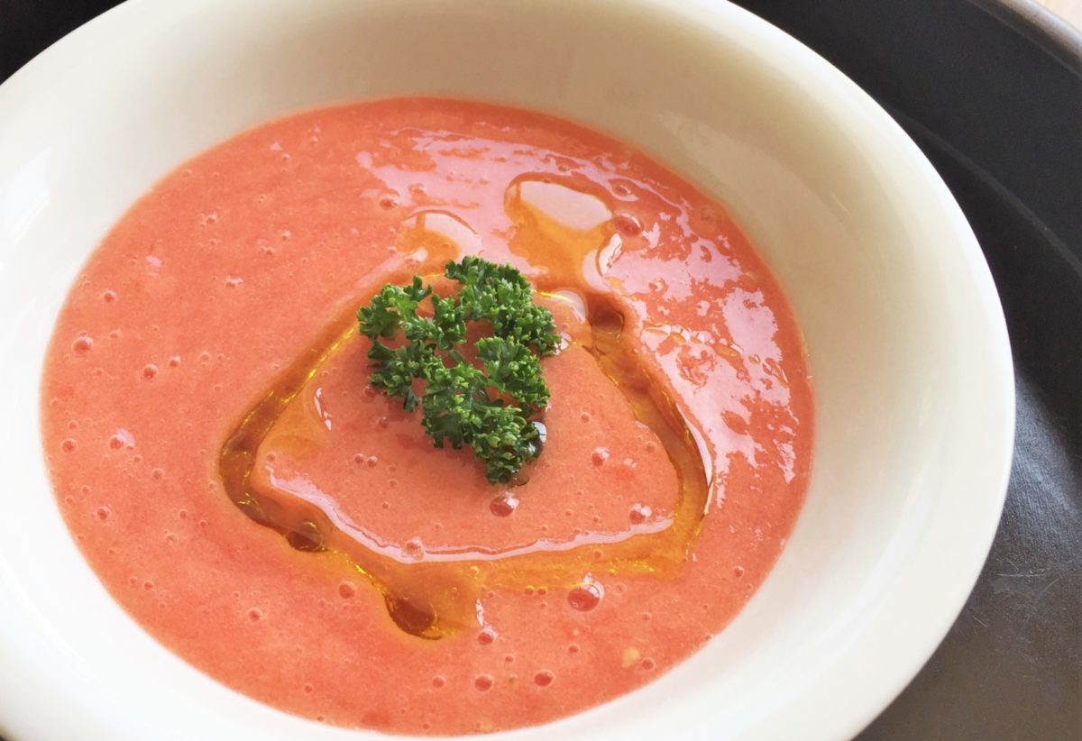 志麻さんの簡単副菜レシピ6選 忙しい日の食卓に大活躍♪じゃがいもの重ね焼き プロヴァンス風焼きトマト きゅうりとチーズのおかかあえかぼちゃのラタトゥイユ カレー味のコールスロー 夏野菜のオーブン焼き