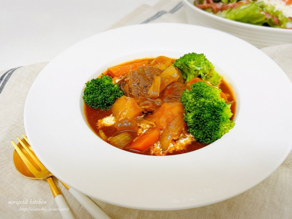 きのう何食べた？」でシロさんがビーフシチューのときに使っていた鍋 鋳- Yahoo!知恵袋