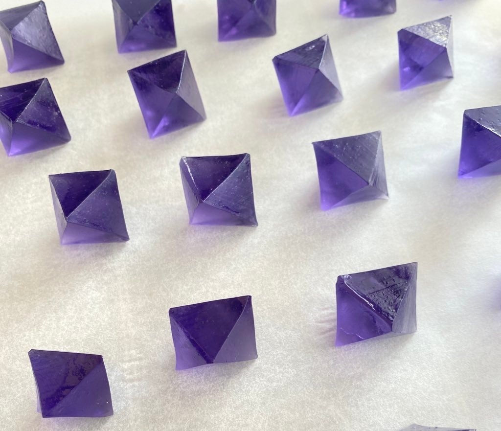 お中元に唯一無二のお菓子を。こだわりの琥珀糖と和紅茶のセット販売中メルティングポットハラペコラボ株式会社のプレスリリース