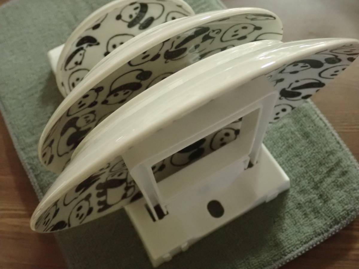 100均のお皿立て・ディッシュスタンド商品一覧。ダイソーとセリアで100円