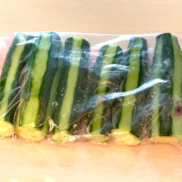 袋でもみこむだけ！☆きゅうり塩昆布漬けの作り方☆How to make lightly pickledcucumbers ☆きゅうり大量消費☆塩昆布の旨味がおいしい一品☆
