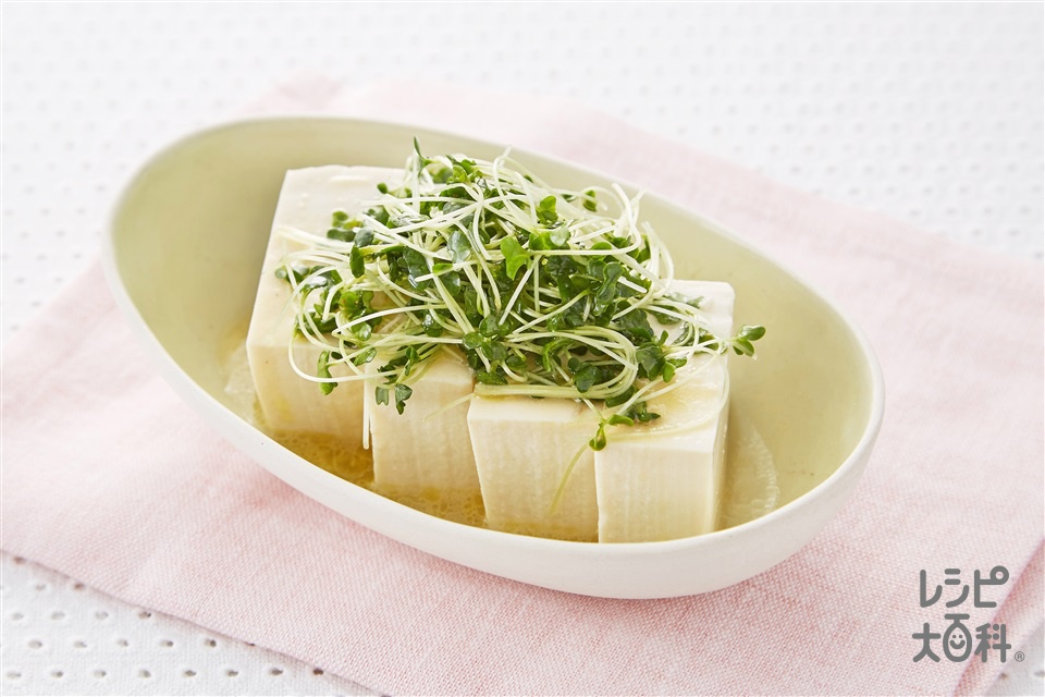 こんばんは〜🌙 本日のおうちごはんは、 「お米と食べるアヒージョ定食」 です！✨ 下にコーンバターごはんのレシピあり↓↓📖 献立は、 ○アヒージョ○コーンバターごはん ○冷製かぼちゃスープ ○サラダ ○アイスコーヒー です アヒージョには、 海老・マッシュルーム