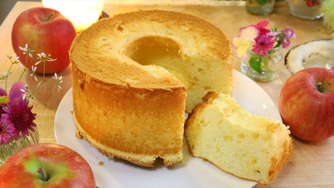 丸ごとメロンを使った「メロンケーキ」