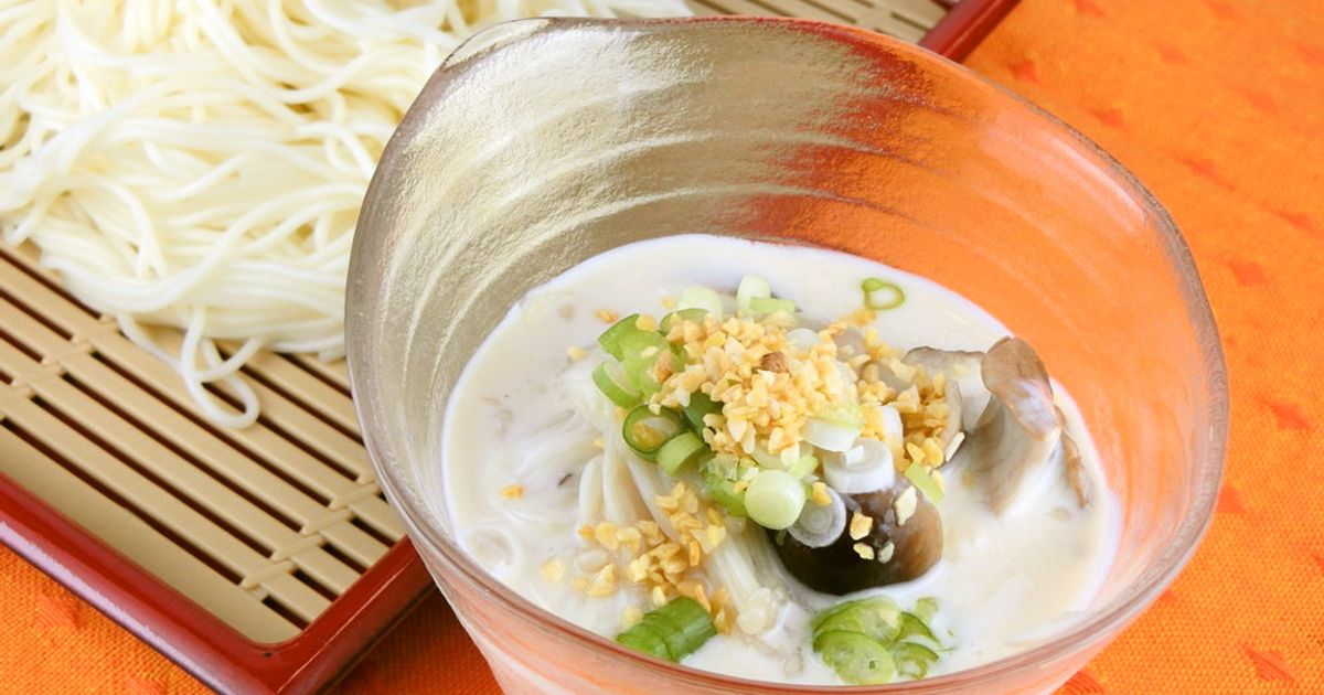 坦々麺風！ピリ辛漬けそうめん材料そうめん1束 めんつゆ 2倍濃縮 大さじ3 ごまドレッシング 大さじ3 ラー油 小さじ1 白ごま 適量作り方①そうめんを茹でて冷水で冷やして水気を切る ②めんつゆ、ごまドレッシング、ラー油、白ごまを混ぜる ③そうめんとつゆ