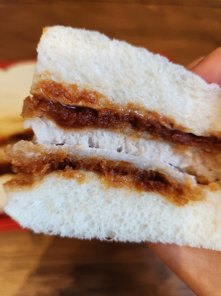 コメダ珈琲 テイクアウト限定「みそカツサンド」持ち帰ってみたら ボリュームが想像以上だった件 - 迷走主婦のブログ