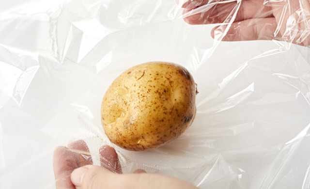 じゃがいもをレンジで蒸すなら皮むき、丸ごと1個皮付き、キッチンペーパーのどれが正解か検証してみた！生活知恵袋