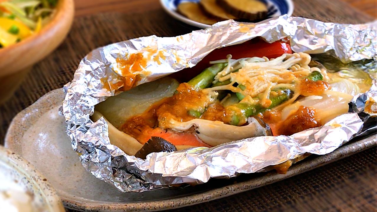 おもてなし料理になる⁉ 鮭のホイル焼きレシピ。プロの下処理、包み方に意外な技があった！三越伊勢丹の食メディアFOODIE フーディー