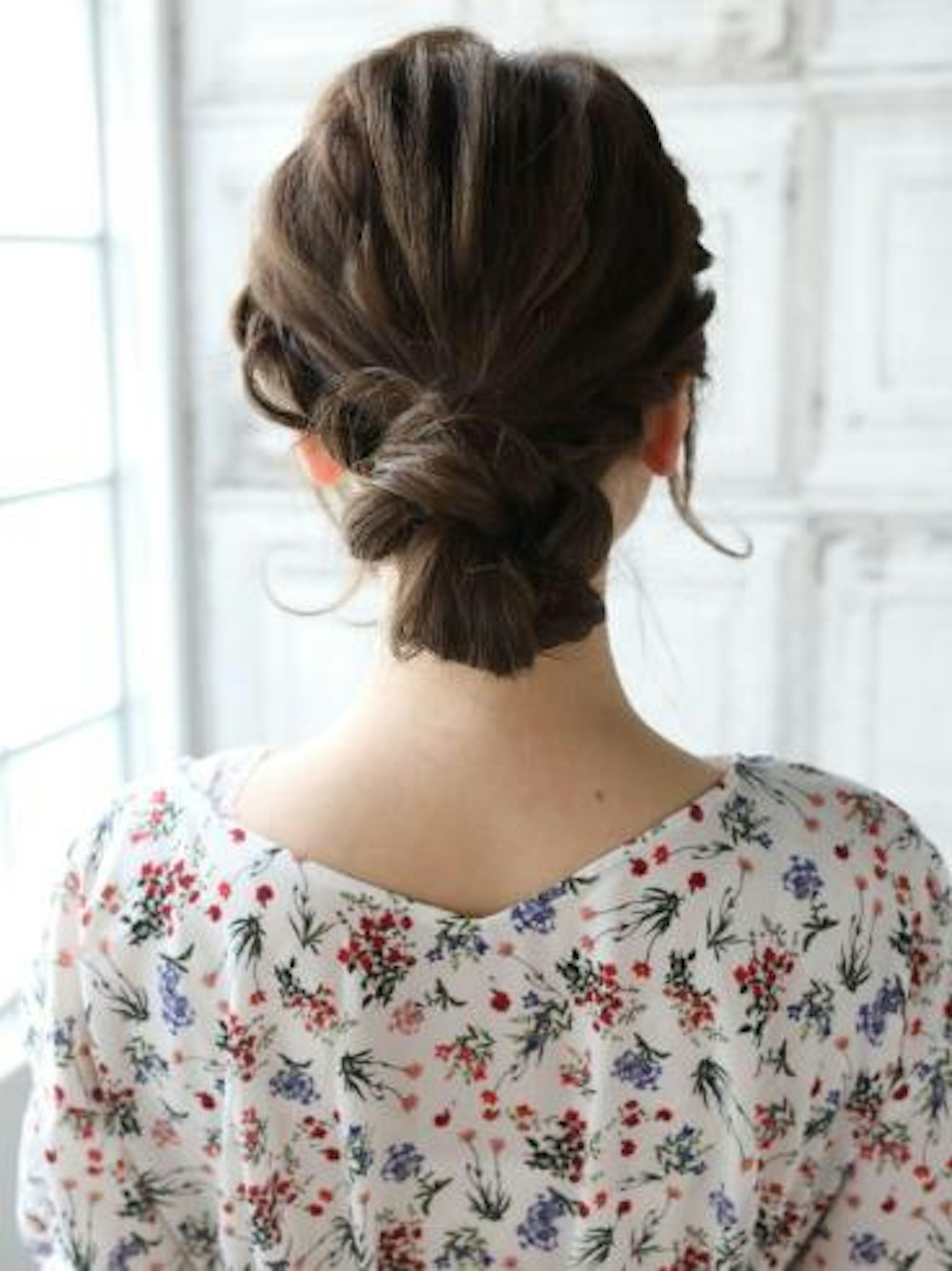 ミディアムのお団子ヘア9選基本のやり方とおしゃれなアレンジ特集Domani