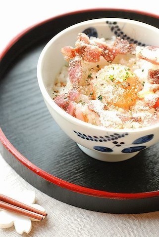 レンジで炒めずチャーハン👲🥣 昔からひとりお昼ごはん作るのめんどくさい時にこればっか作ってた 簡単なのにすごく美味しいから飽きずに食べてたなレンジでチャーハンお昼ごはんひとりおひるレンジでチャーハンレシピチャーハンレシピ簡単レシピ