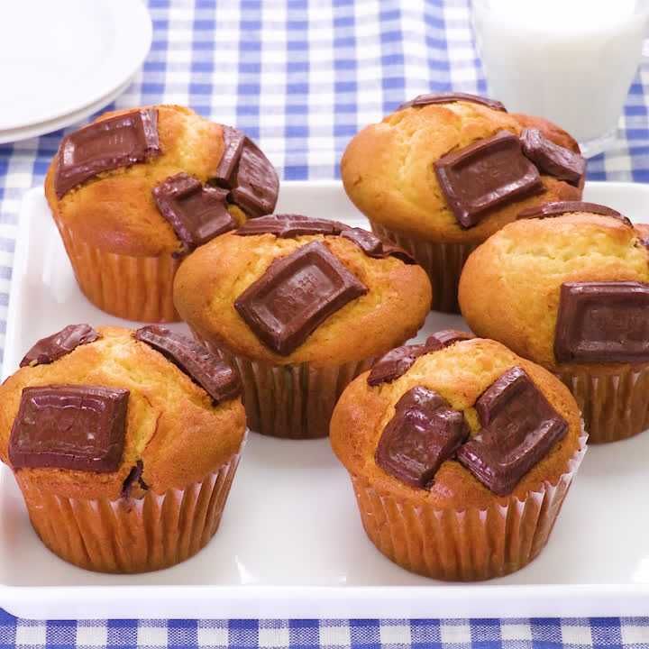 スーパーカップで簡単ドーナツをご紹介👌. スーパーカップで簡単にドーナツが作れちゃう!! . たっぷりサイズのスーパーカップでこんなにいっぱい作れるから友チョコのお返しに配るにもピッタリ!?. 材料は「スーパーカップ」「ホットケーキミックス」「砂糖」の３つ