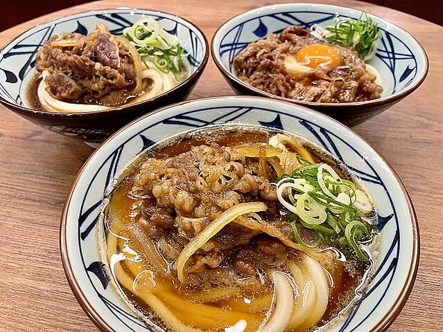 5秒に1杯売れている丸亀製麺の超人気メニュー「焼きたてうどん」は肉うどん好き必食の旨さだ！ – ページ 2 – 食楽web