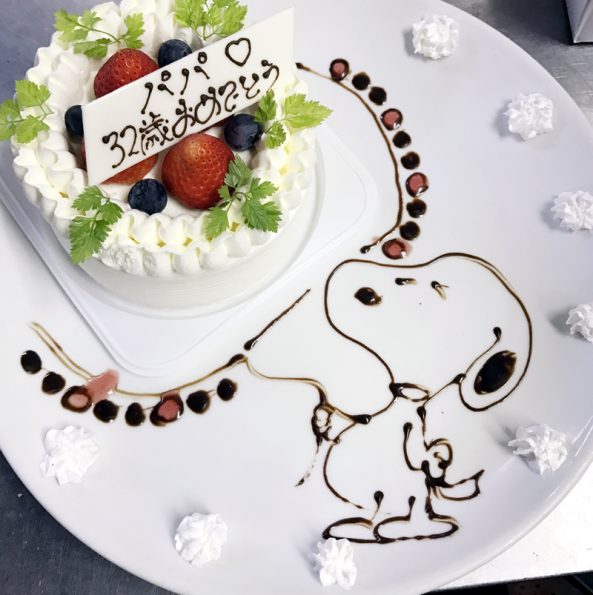 チョコペンで作る誕生日ケーキ！大好きなキャラクターを子どもと一緒に描いてみようヨムーノ