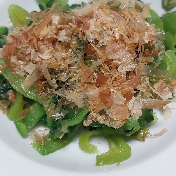 ヘルシー和食の♪ピーマンと玉葱のさっぱり梅ポンおかか和え😋