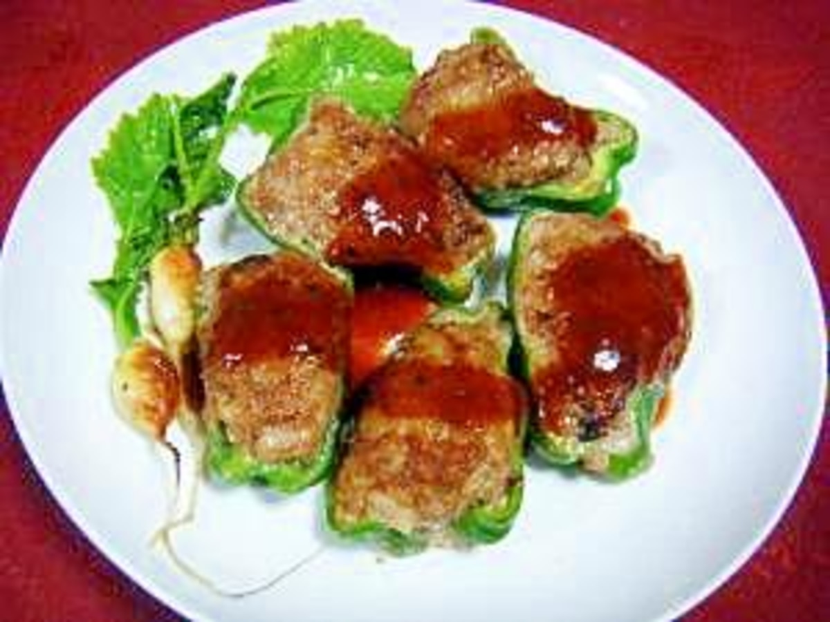 レシピ画像付 ケチャップ生姜ソースのピーマンの肉詰め こんにちは🙋🏻 今日は、人気のピーマンの肉詰めレシピ。色々なタレで作っていますが、やっぱり ケチャップが子どもも大人も食べやすいのかな〜。 ケチャップってフライドポテトがまさになんですが、一度使うと止め