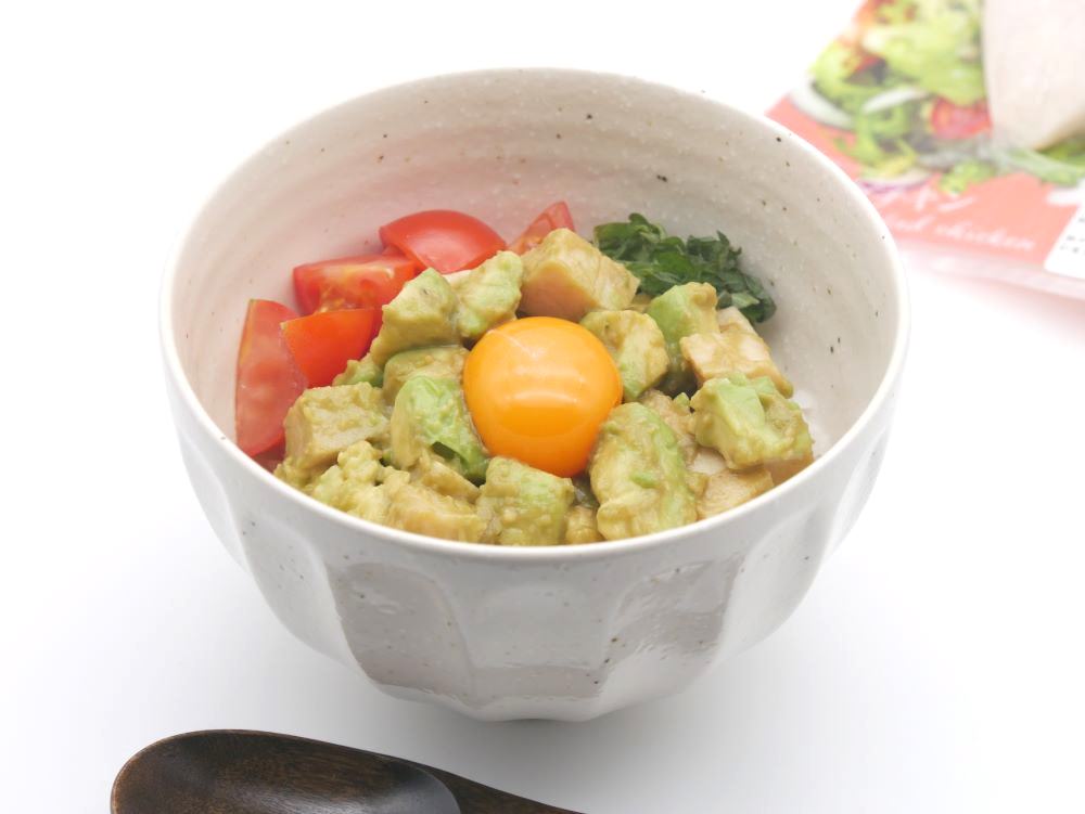鶏胸肉で♡アボカドてりたまチキン丼