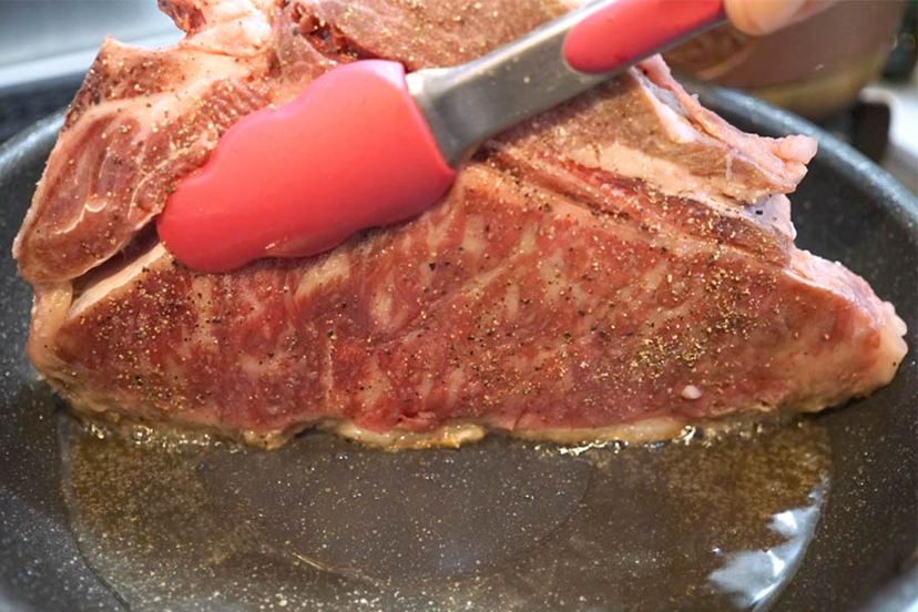本当においしいステーキの焼き方レシピ！フライパンで簡単に初心者でも上手に焼くコツを解説キッコーマンホームクッキング