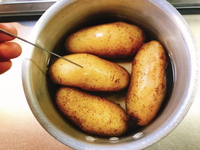 もう失敗しない！レンジでじゃがいもを簡単に加熱する方法＆ホクホクに仕上げるコツ - くふう トクバイニュース