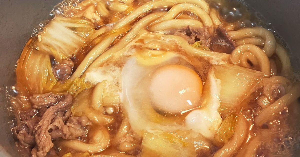 甘辛い味付けでお箸がすすむ！フライパン一つで作る「すき焼きうどん」