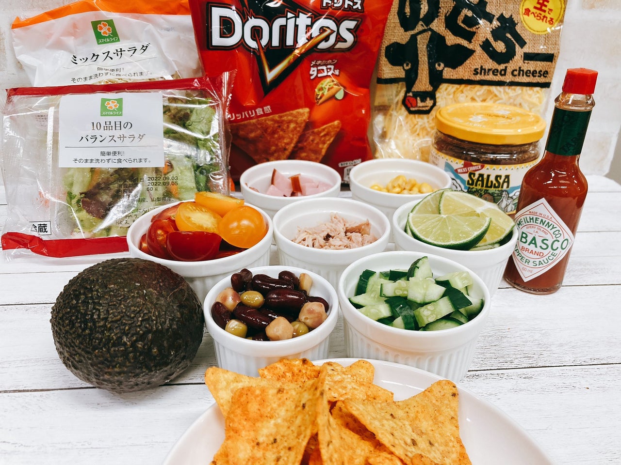 キャンつま▶︎ @gorilla_ni_esa_agenaide ドリロコスって知ってる？ 何やらSNSで流行り出してるらしい。メキシコでは屋台のＢ級グルメで有名らしい。 ドリトスの袋を開けて、野菜やお肉、アボカドお好みのソースかけたら、シェイクするか崩しながらよく混ぜて食べるお