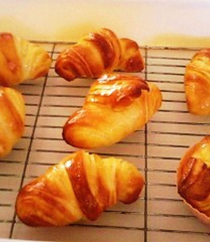 植物生まれのクロワッサン バター不使用。 折り込み作業なし。 塗り卵なし。 純植物性のクロワッサンです。 そしてナッツフリーです。 試作中のクロワッサンがやっと形になりました。ちゃんとバターの風味も、サクサク感もあります。 来月の白崎茶会レシピ研究室で配信