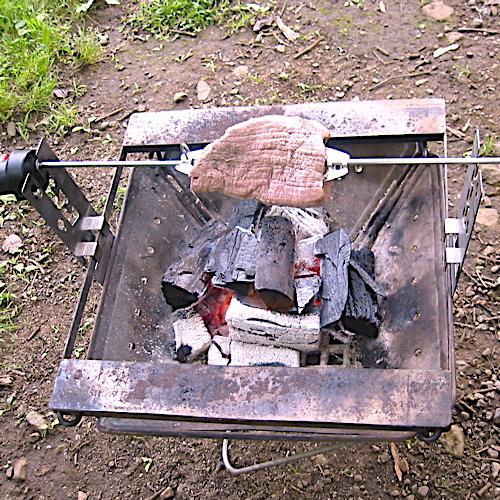 🍳ふたりソロキャンプ飯 🏕️, ✩ ⋆ ┄ ⋆ ✩ ⋆ ┄ ⋆ ✩ ⋆ ┄ ⋆ ✩, 第7話より, 🍖 豪快！ジューシー！,キャンプシュラスコ 🍖, ✩ ⋆ ┄ ⋆ ✩ ⋆ ┄ ⋆ ✩ ⋆ ┄ ⋆ ✩, 🇧🇷モーリョソース, 🇯🇵和風わさびソース,と一緒に召し上がれ🥴🏕️,ふたりソロキャンプ, 毎週木曜よる9時25分放送中！🏕️,放送情報📺 , TOKYO