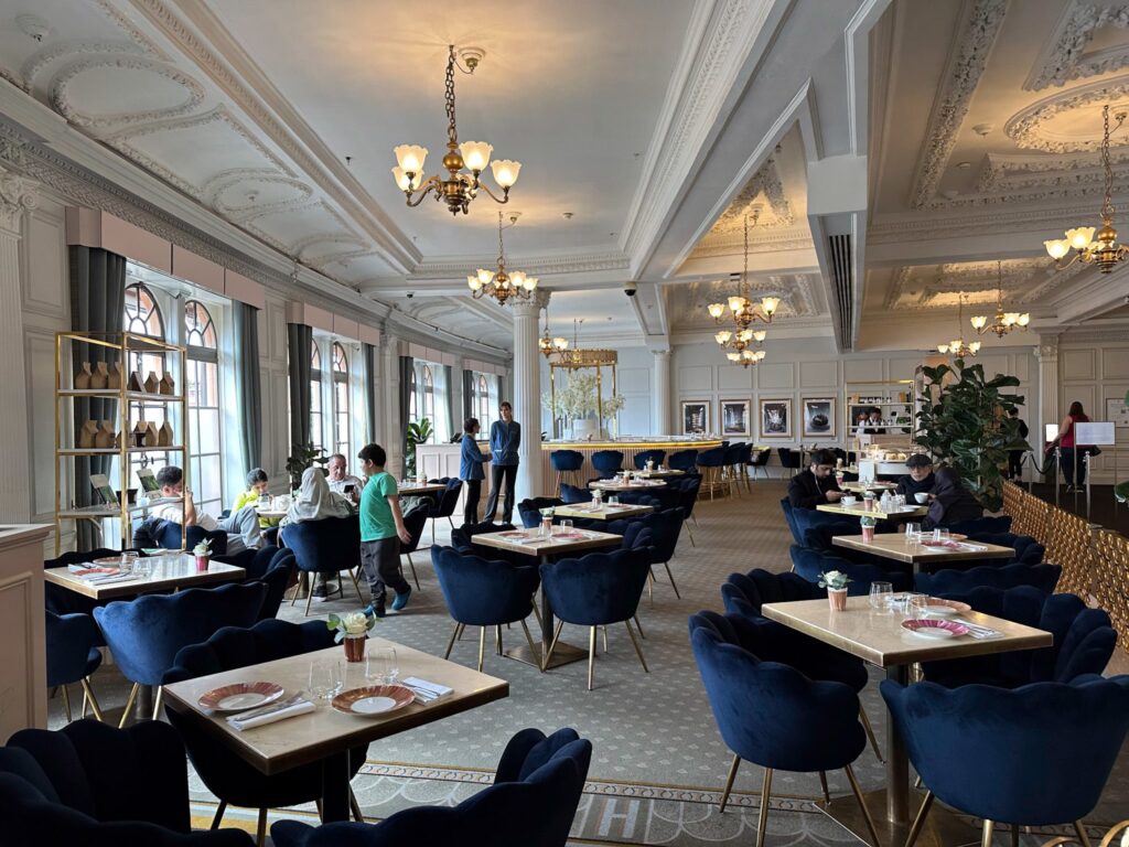 ハロッズ アフタヌーンティー・スタンド オーナメント タグ付き ミニチュア ロイターミニチュアローズのケーキスタンド RP1659-5