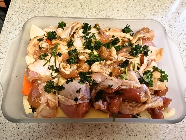 下味冷凍 鶏もも肉とじゃがいものオーブン焼きクラシル