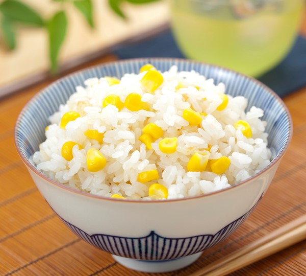 レシピ *・゜ﾟ・*:.｡. レンチンして漬けるだけ！ 「とうもろこしの白だし漬け」 *・゜ﾟ・*:.｡ ｡.:*・゜ﾟ・*◒ どうも、ぼくです本日ご紹介させていただくのは 夏にぴったりの冷たい一品 ＼＼\\ とうもろこしの白だし漬けとうもろこしをレンチンしたら、 枝豆