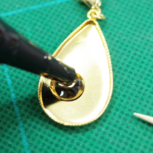 レジン♡初心者さんにオススメ100均簡単着色 アクセサリー 作り方