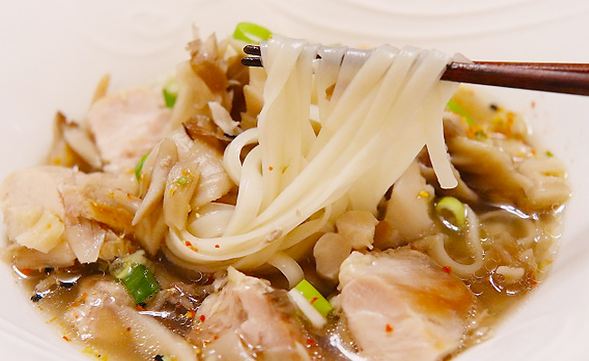 だしが決めて！うま味が染みる 鶏南蛮うどん