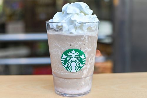 スタバ新作チルドカップ「アールグレイティーラテ with ピーチパンナコッタ」セブン-イレブン限定で - ファッションプレス