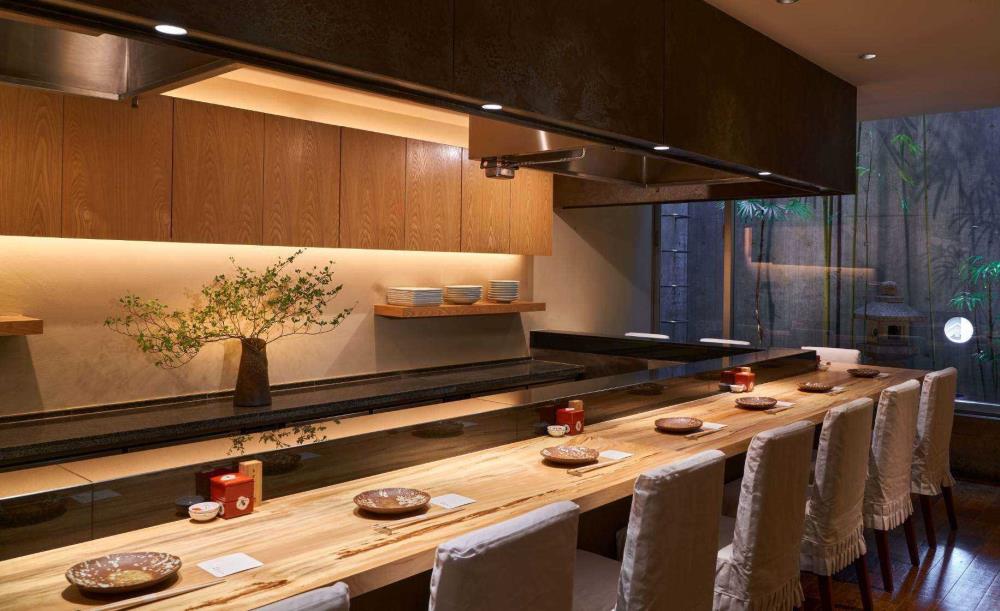 極味や 東京駅店 ハンバーグ- 極味や ～笑顔になれば、笑顔に逢える～ –伊万里牛を中心とした黒毛和牛にこだわり、美味しく・安く・楽しくをモットーに日々営業しております