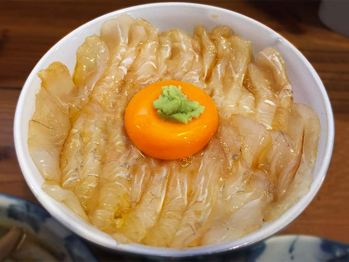 漁師メシが人気メニューに。陸奥湊駅前・みなと食堂「平目漬丼」 : ワンコイン的食べ歩き生活