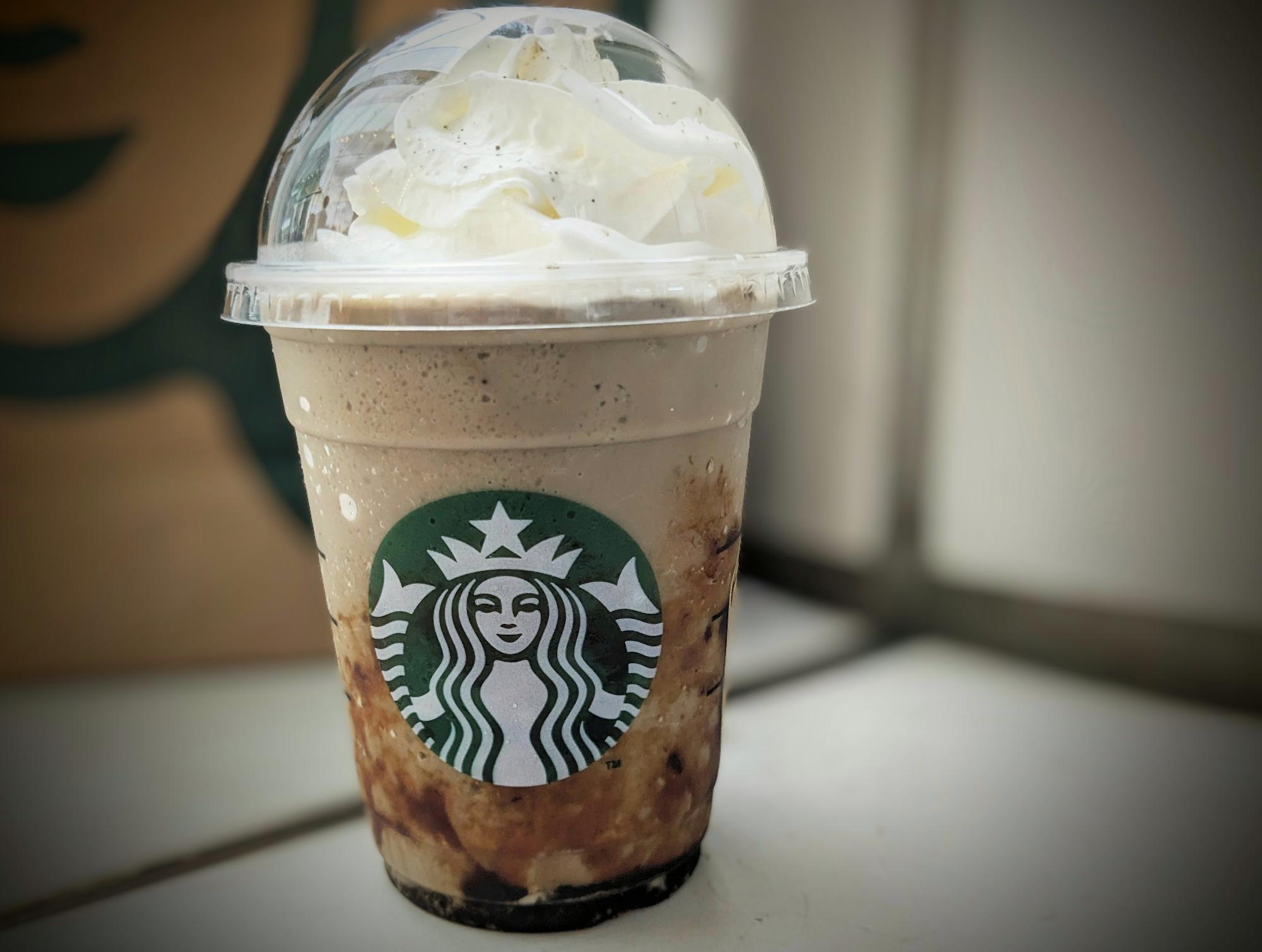 スターバックス ティー ＆ カフェ“もちっと求肥”の限定カスタム、抹茶＆ほうじ茶フラペチーノに - ファッションプレス