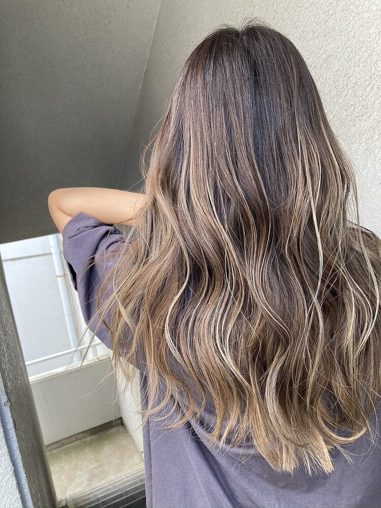 2024年は絶対コレ☆ 根元プリンが目立ちにくいバレイヤージュカラー。自然なグラデーションで髪を綺麗に！│美容室・美容院Lee リー